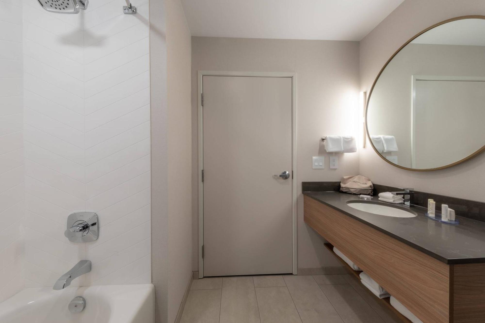 Fairfield By Marriott Inn & Suites เรเวลสโตก ภายนอก รูปภาพ